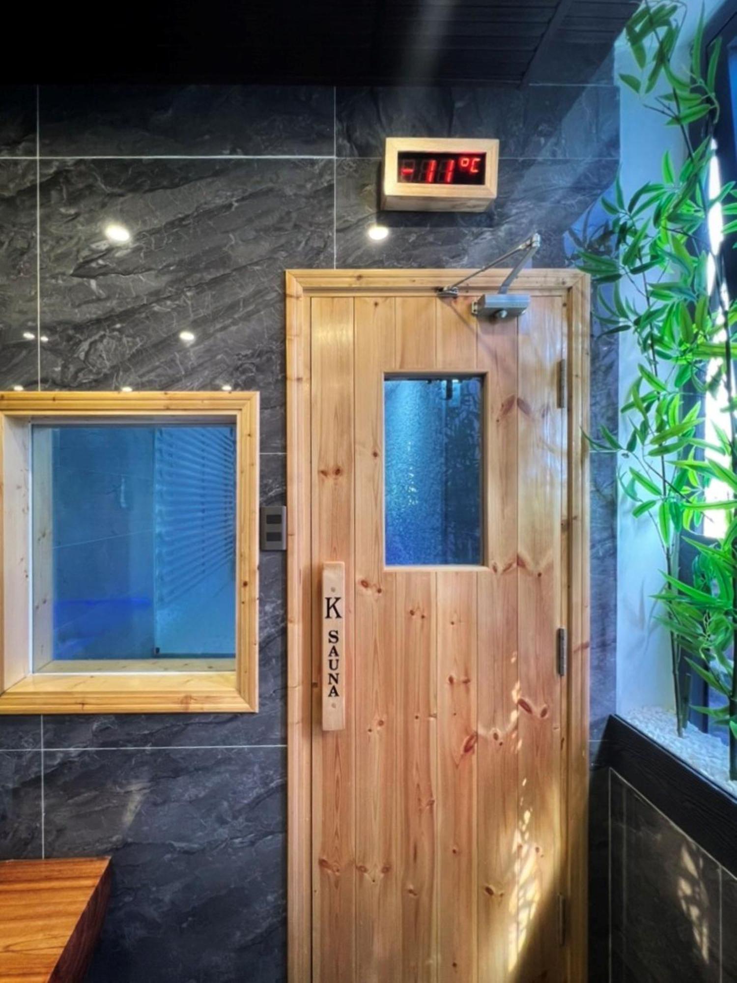 K Hotel Sauna And Massage Da Nang Exteriör bild