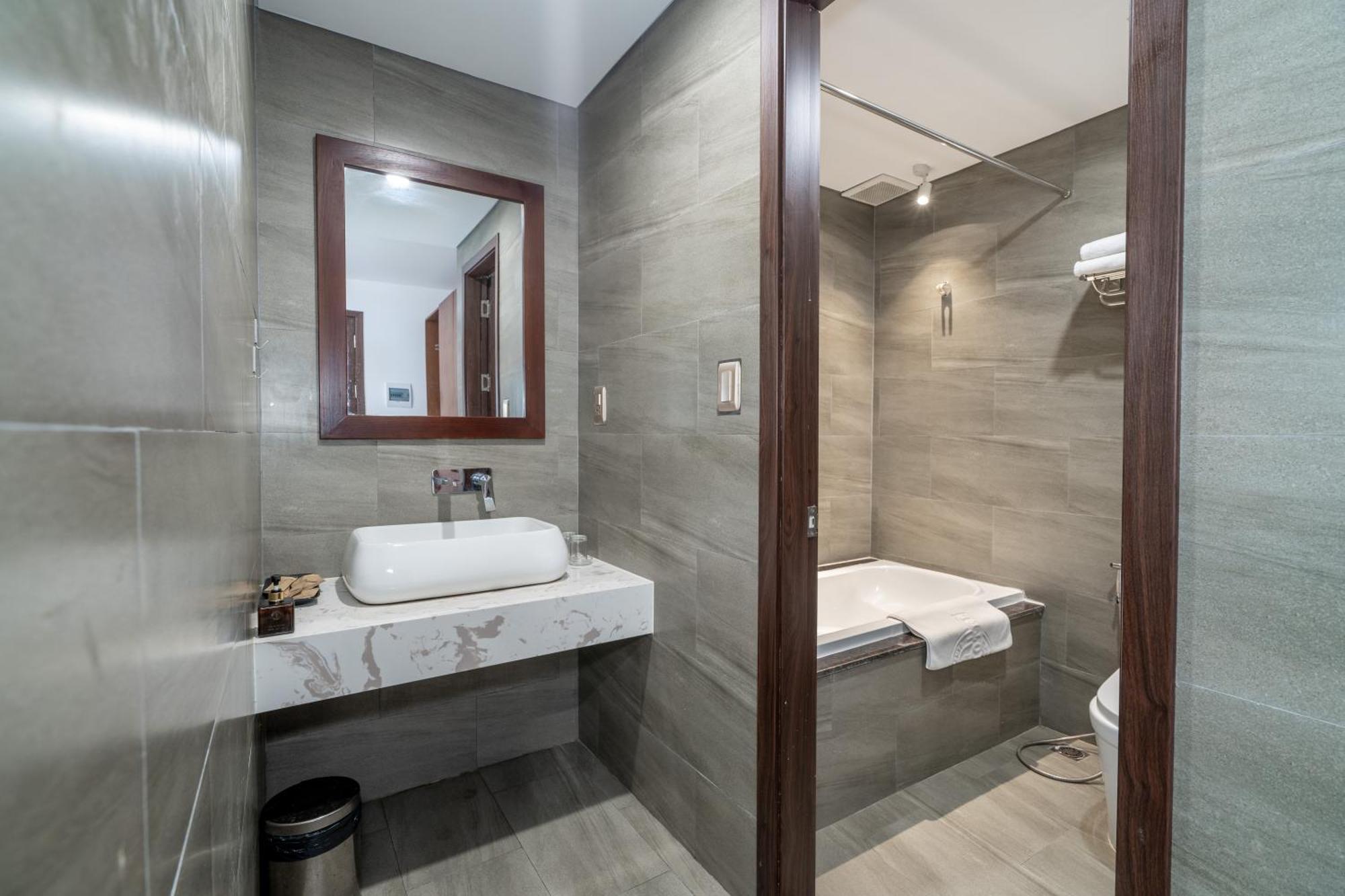 K Hotel Sauna And Massage Da Nang Exteriör bild